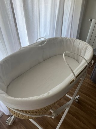 Moisés para bebé con ruedas