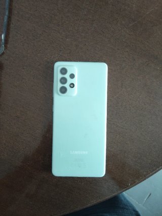 Móvil Samsung azul celeste