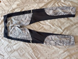 Leggings con estampado de hojas