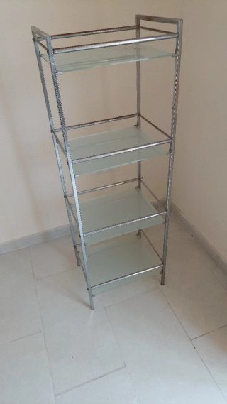4 Muebles blanco madera, plastico y metal