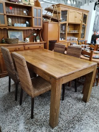 MESA COMEDOR RUSTICA Y 4 SILLAS