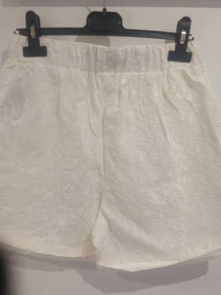 Pantalón corto vestir blanco, brocado