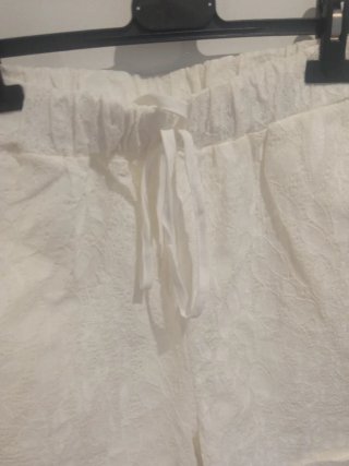 Pantalón corto vestir blanco, brocado