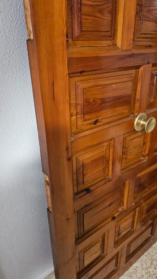 Puerta de entrada en madera maciza