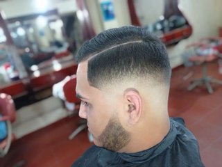 Barbero /peluquero a domicilio  Corte barba