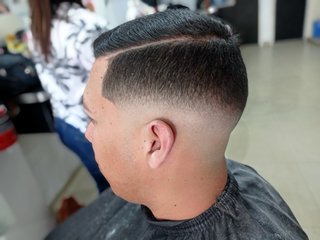 Barbero /peluquero a domicilio  Corte barba