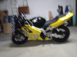 Honda CBR 600 F - Moto Deportiva Negra y Amarilla