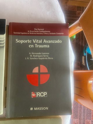 Libros de medicina y urgencias están en buen estad