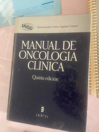 Libros de medicina y urgencias están en buen estad