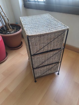 Cajonera mesita mimbre