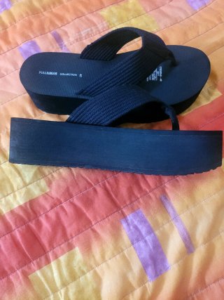 Sandalias Pull&Bear plataforma negras talla 40