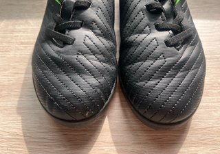 Botas fútbol multitacos niño negro/verde
