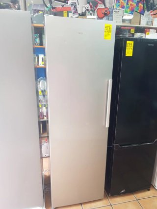 Congelador Vertical Hotpoint Plateado