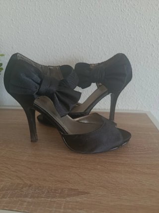 Zapatos de tacón negros para fiesta