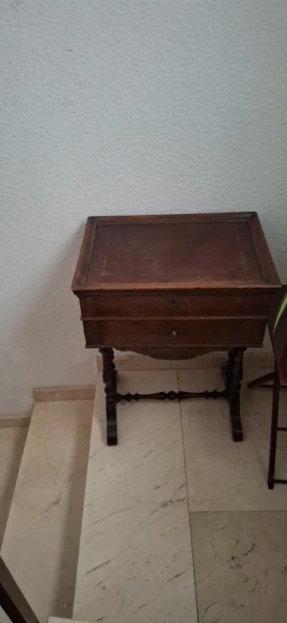 Costurero antiguo de madera  No hago envio