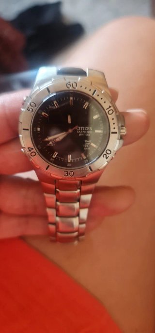Reloj Citizens Negro y Plateado