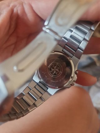 Reloj Citizens Negro y Plateado
