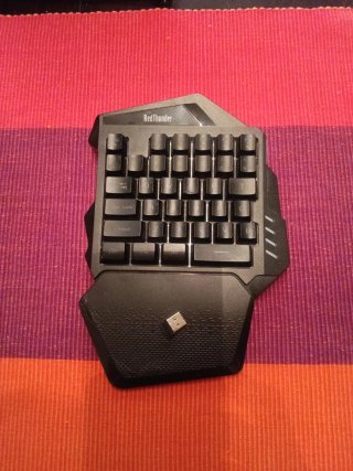 Teclado Gaming RedThunder Una Mano Inalámbrico