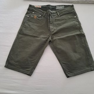 Camicia Stone Island e Bermuda