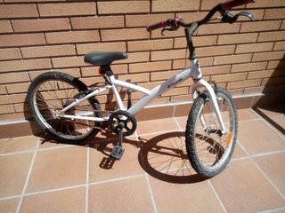 Bicicleta infantil Btwin blanca