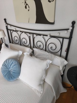 Cama Forja Negra 150x200 + 2 Mesitas