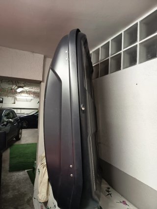 Cofre de techo coche negro