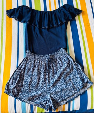Conjunto Top Hombros Descubiertos y Shorts