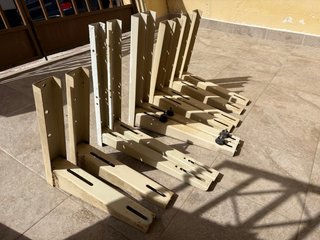 Soportes para aire acondicionado. 6 euros el par