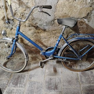 Bicicleta BH histórica azul