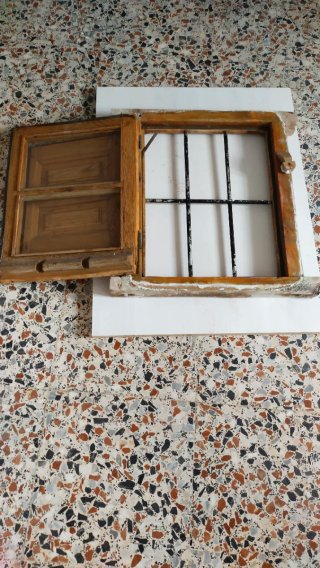 Ventana antigua de madera