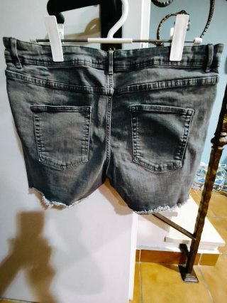 Pantalón corto vaquero gris