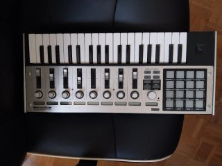 Teclado MIDI Korg microKONTROL