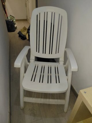 Silla tumbona plegable blanca