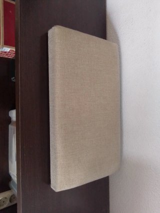 Caja plegable tela y madera.