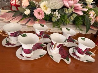 Juego de café porcelana rosas