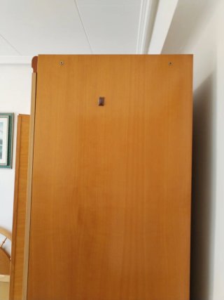Armario de madera para habitación.