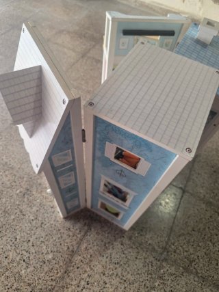Casita de muñecas de madera