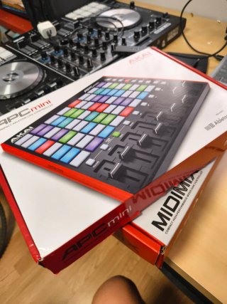 Akai APC Mini MK2 + Akai MidiMix