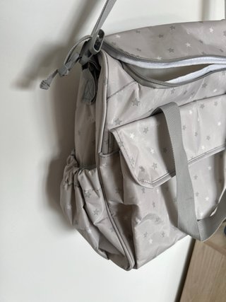 Bolsa maternidad y carrito bebé gris estrellas