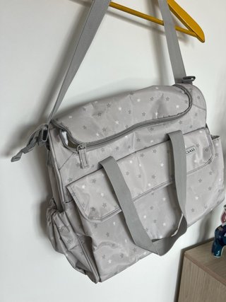 Bolsa maternidad y carrito bebé gris estrellas