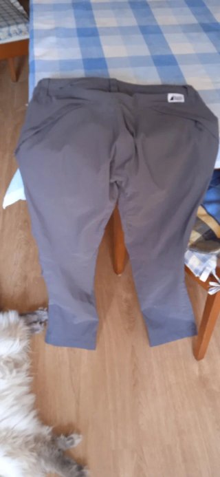 Pantalón gris