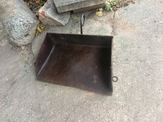 Antiguo apero agrícola de metal