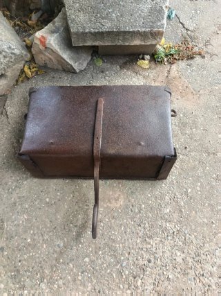 Antiguo apero agrícola de metal