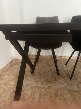 Mesa de comedor y 4 sillas