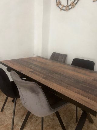 Mesa de comedor y 4 sillas