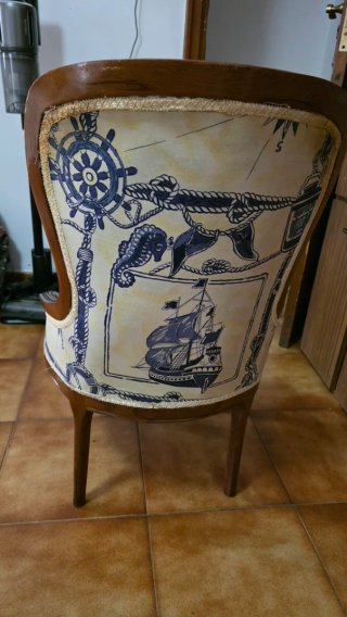 Silla antigua tapizada náutica