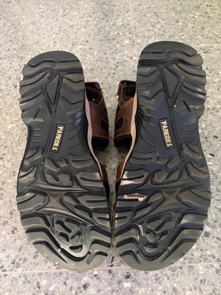 Sandalias Paredes Marrones y Negras