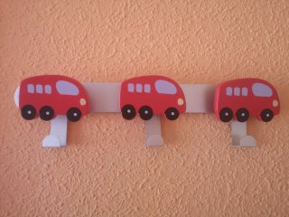 Perchero infantil de pared con 3 ganchos