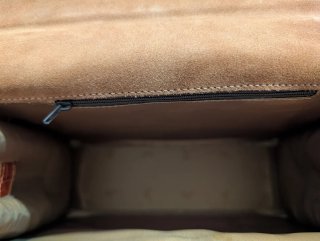 Bolso de piel cocodrilo dorado y rojo
