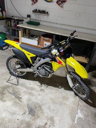 Suzuki RMZ 250 4T Motocross Amarilla